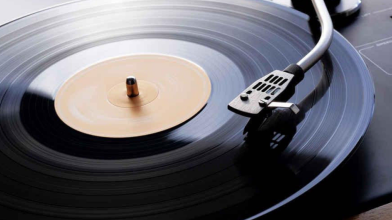 Contractes a la indústria musical – 3a sessió. Llicència de fonograma, la llicència de sincronització i la llicència de distribució digital